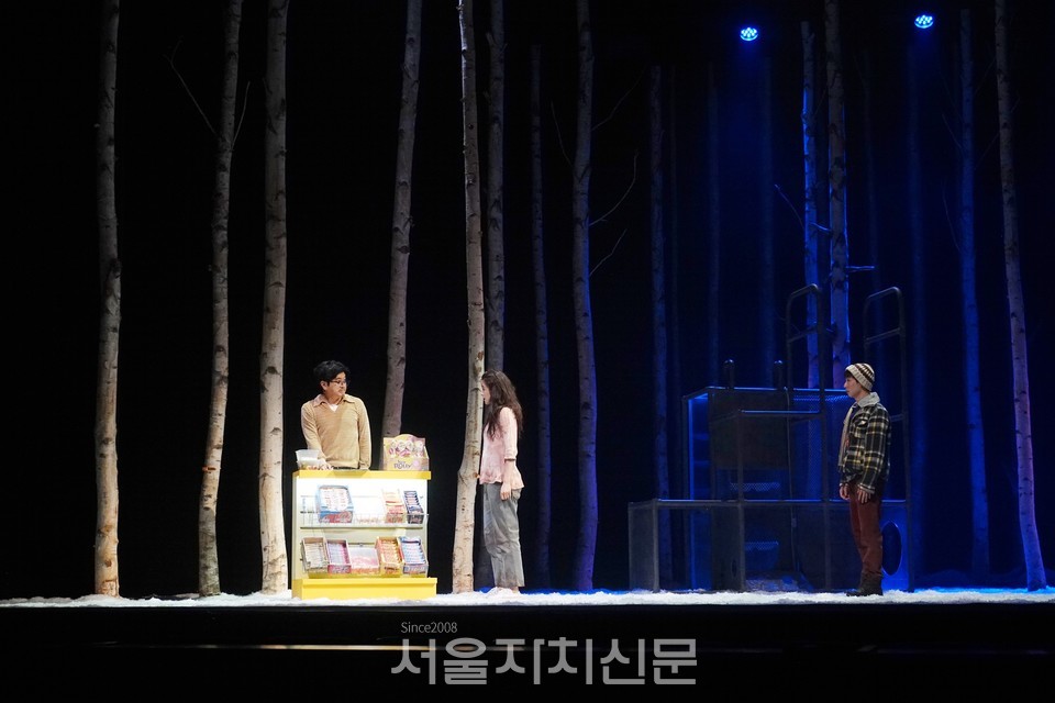 8일 국립극장에서 열린 연극 렛미인 프레스콜 주요 시연장면 6