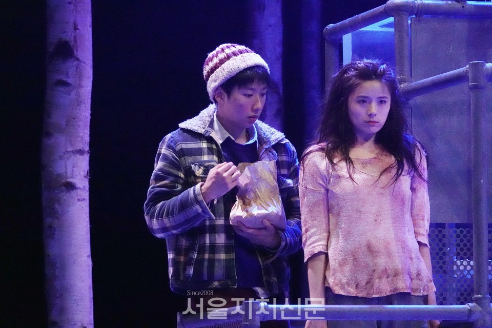 8일 국립극장에서 열린 연극 렛미인 프레스콜 주요 시연장면 67