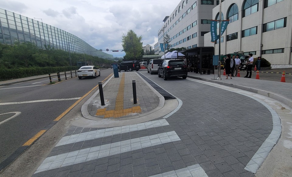 시행 후 별도 약국 승하차장 운영