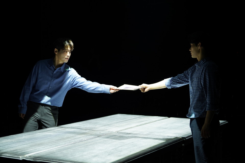 [연극 보도지침] 공연 사진_제공 할리퀸크리에이션즈(주)