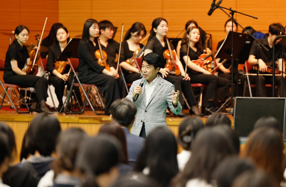 지난 8일, 일신여자상업고등학교서 열린 학교로 찾아가는 오케스트라