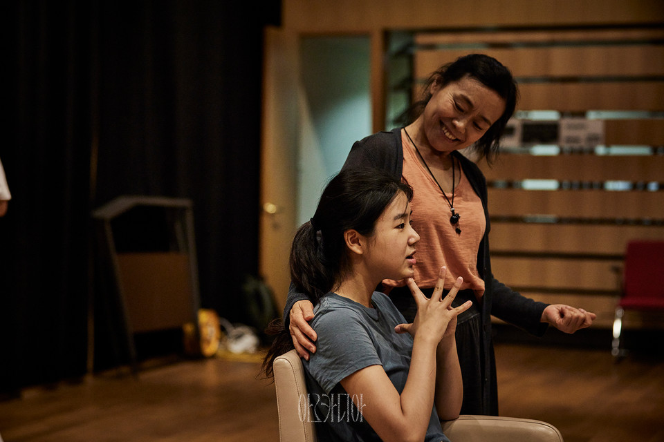 연극 아르카디아 연습사진 1_제공 스토리 포레스트, ㈜파크컴퍼니