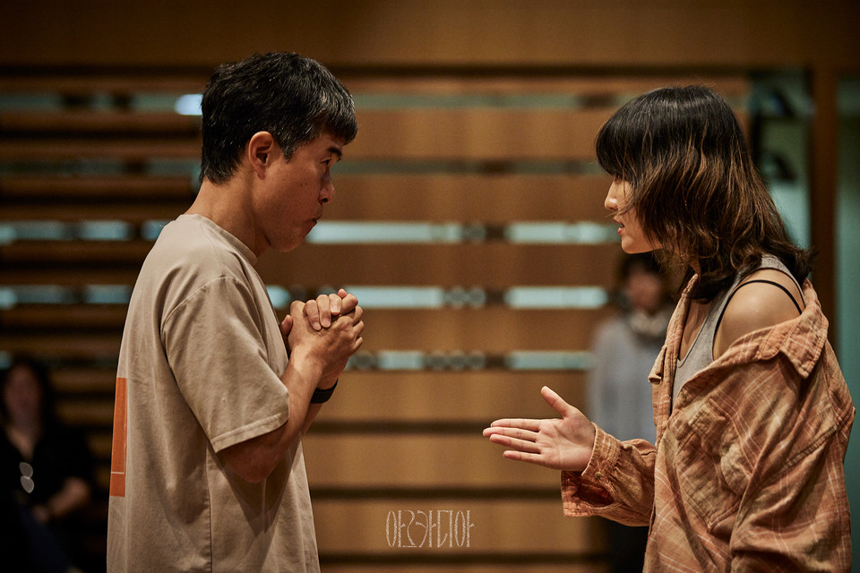 연극 아르카디아 연습사진 2_제공 스토리 포레스트, ㈜파크컴퍼니