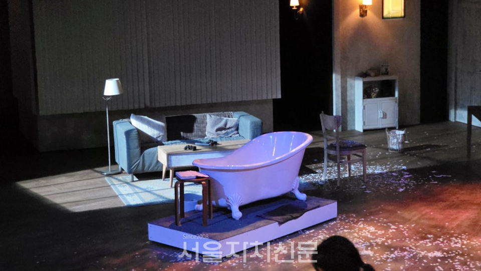 부자간의 사랑을 표현하는 오브제 욕조