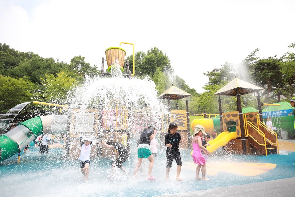 덕의근린공원 물놀이장