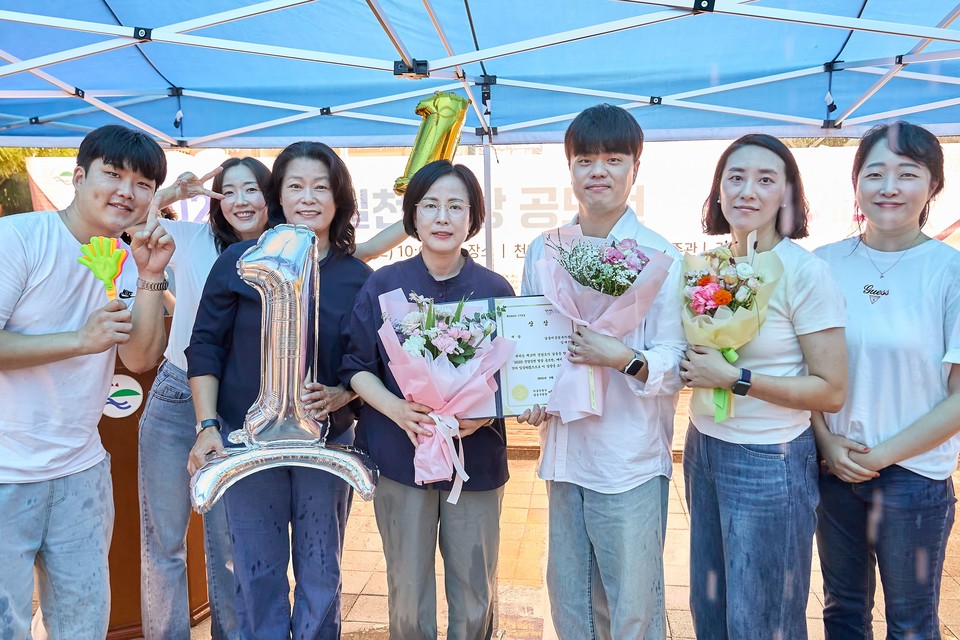 ‘2025 건강 실천 영상 공모전’ 대상 수상자 기념촬영 모습