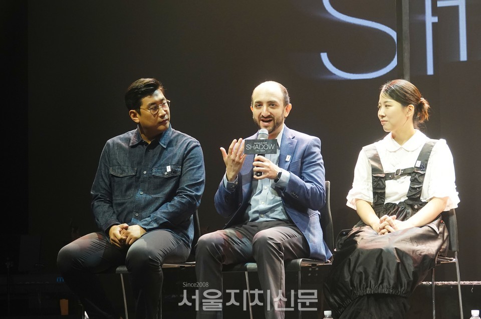 프레스콜 기자 간담회에 참석한 김현준 연출, 앤디 로닌슨(Andy Roninson), 작가 허재인