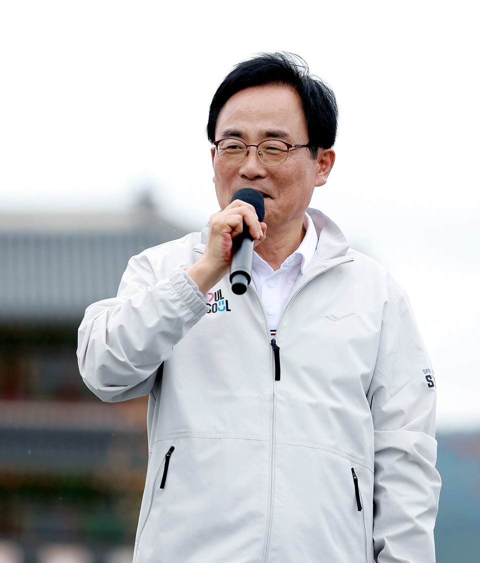 김형재 의원이 지난 12일 광화문광장 잔디마당에서 개최된 ‘제106회 전국체육대회 서울시선수단 출정식’에 참석하여 축사를 하고 있다