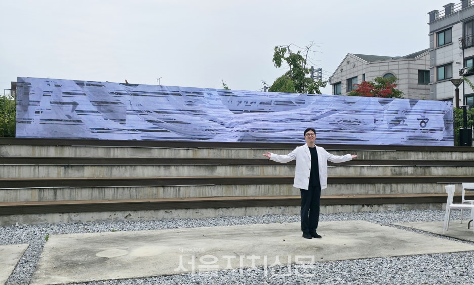 1927아트센터 야외 계단, 민본 작가 '새 숨'