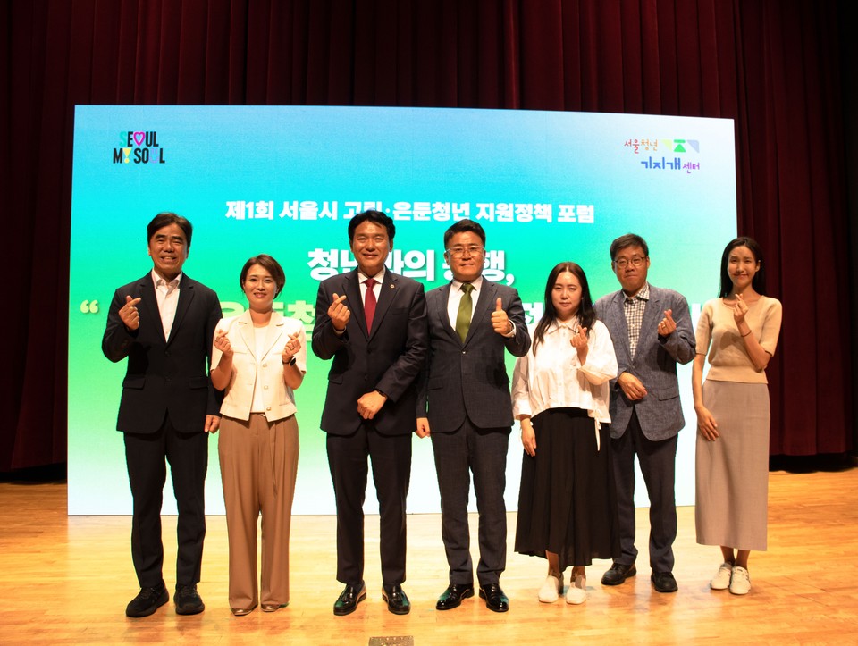 왼쪽에서 세번째가 김길영 시의원