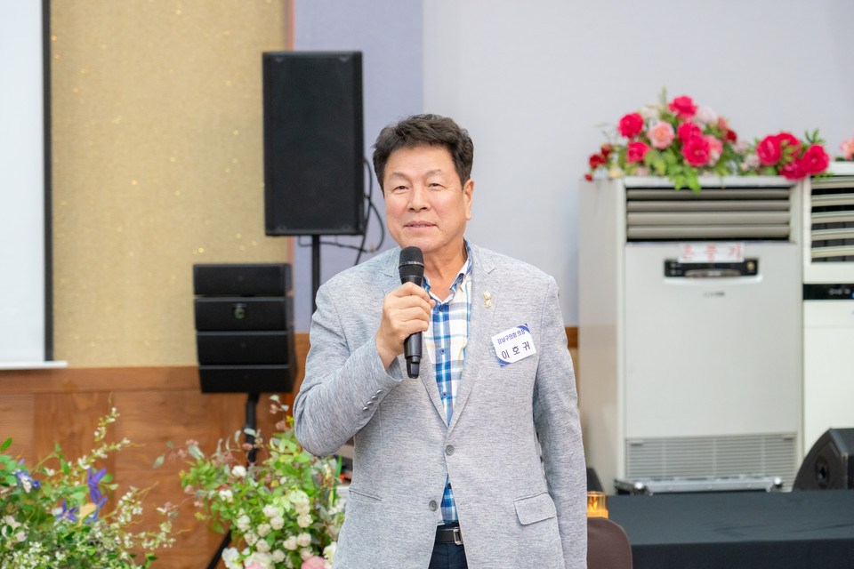 지난 19일 ‘2025 청양 고추구기자 문화축제 만찬’에서 이호귀 의장이 축하인사를 하고 있다.