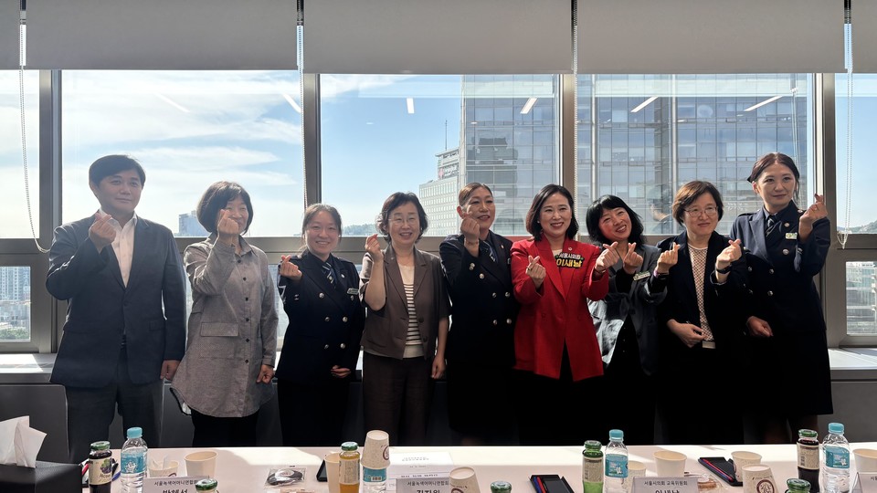 간담회 단체사진