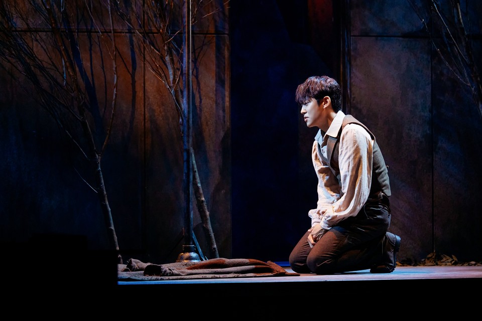 2025 뮤지컬 데카브리_공연사진_김찬종(아카키) (제공 ㈜쇼노트)