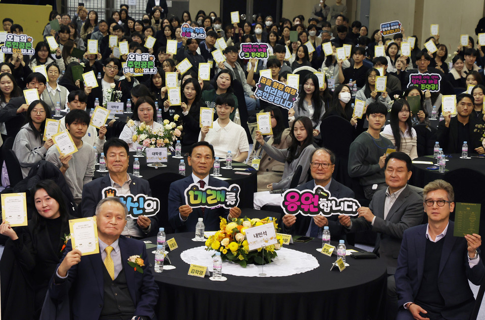 251104 하반기 장학증서 수여식_단체사진