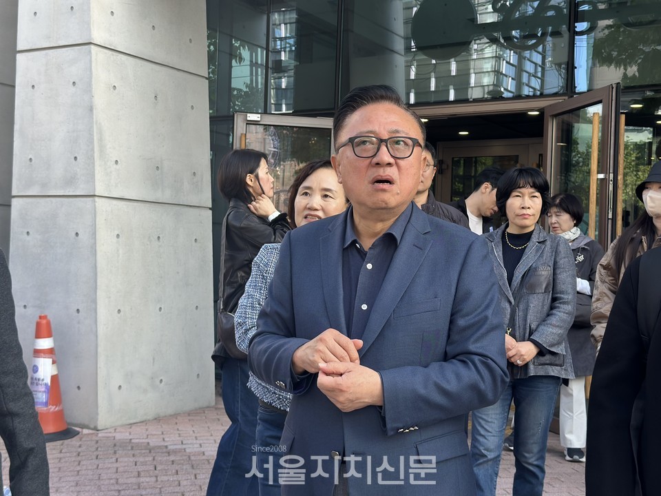 현장을 둘러보는 고동진 의원