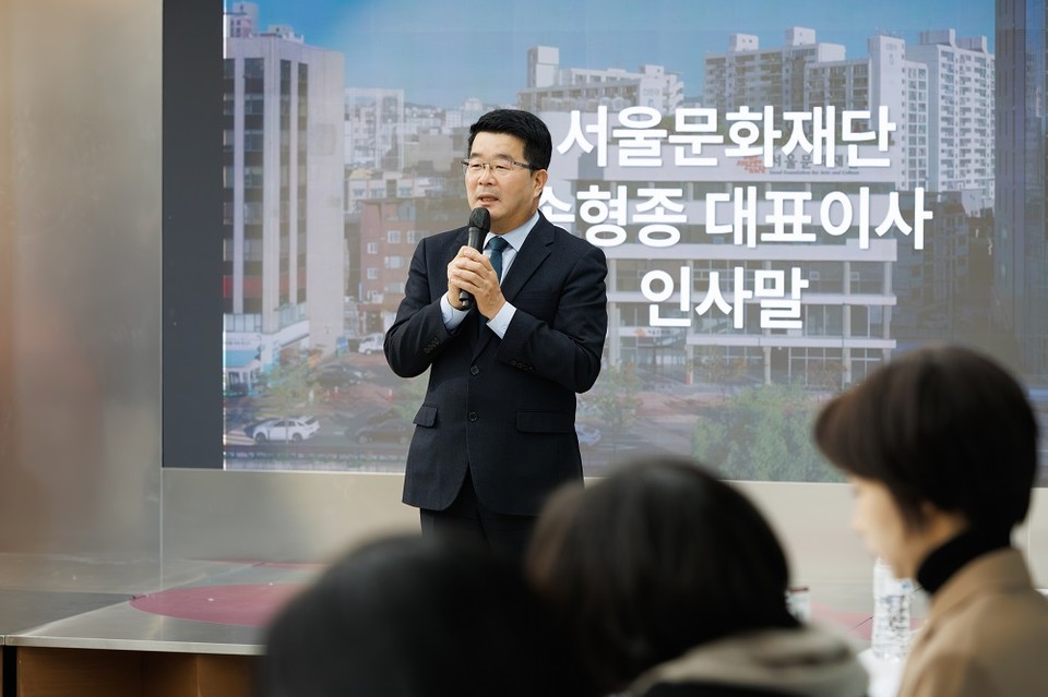 송형종 대표이사가 정책자문위원회 출범식 현장에서 인사말을 하는 모습