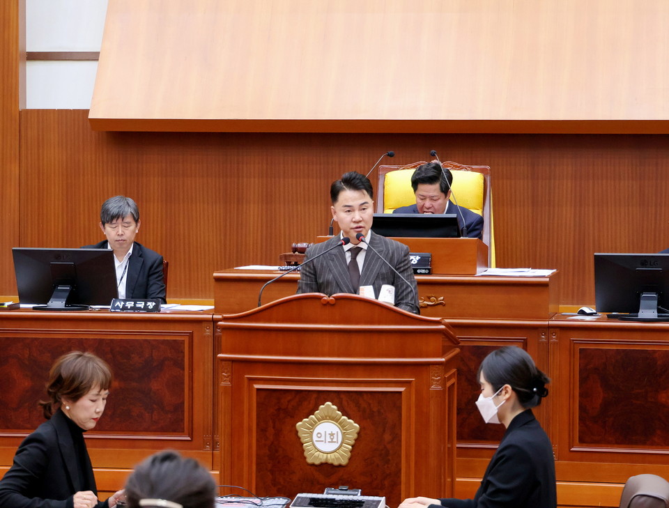 ▲11월 17일 제348회 도봉구의회 정례회에서 시정연설 하는 오언석 도봉구청장(2025. 11. 17., 도봉구의회)