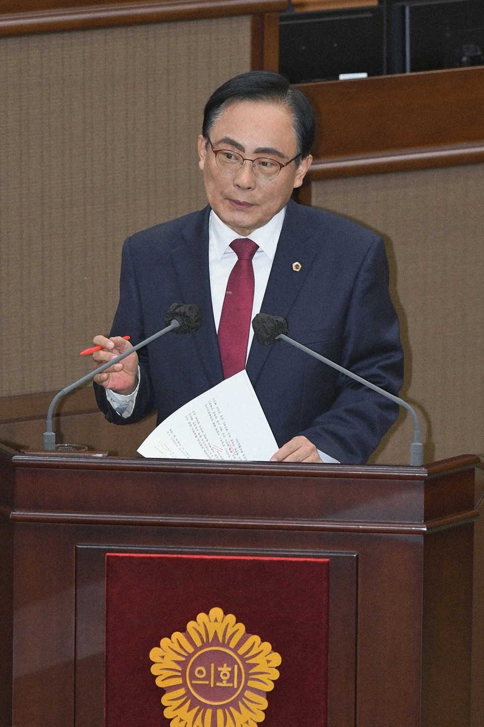 김형재 의원이 지난 18일 열린 서울시의회 제333회 정례회 시정질문에서 정근식 서울시교육감을 상대로 질의를 하고 있다.