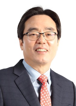 미국 Virginia Tech(버지니아 공대) 공학박사국민의힘 최고위원 정책특보前 서울과학기술대학교 교수(2003년 7월~2026년 2월)前 서울과학기술대학교 철도전문대학원장前 대한교통학회장前 한국교통연구원 도로·철도 실장