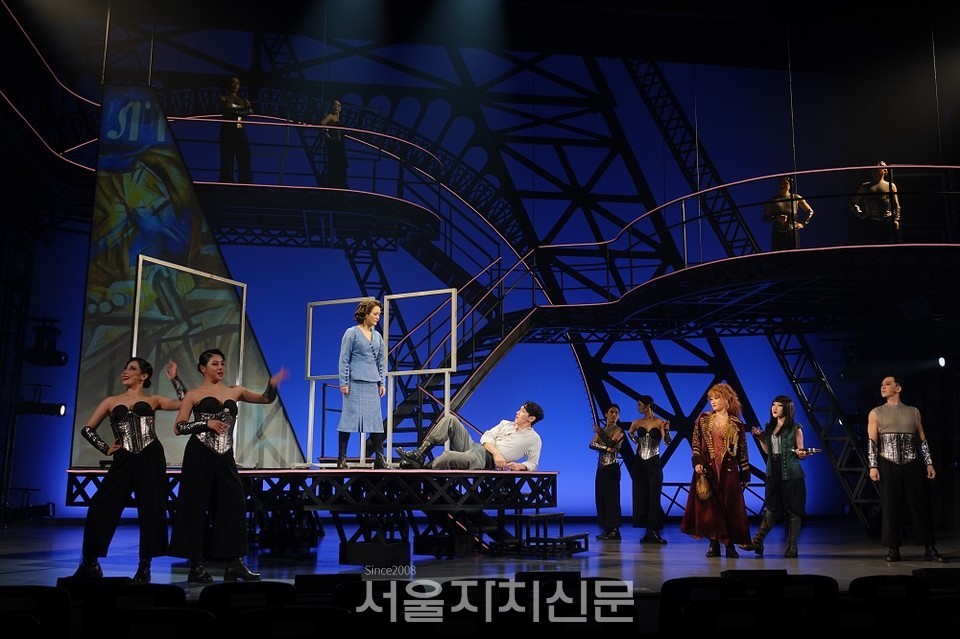 압도적 보컬과 미장센이 빚어낸 명장면의 향연