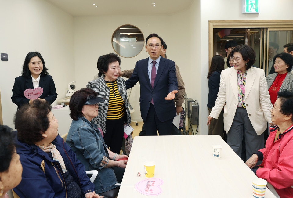 포이시니어센터 개관식_주민들과 간담회